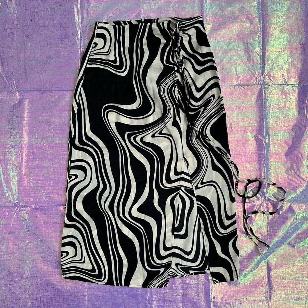 Forever 21 | 90's Swirl Scrunch Midi Skirt 🖤🤍
